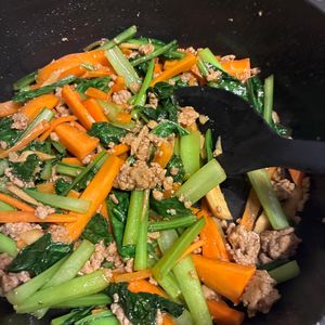 1169387の作ってみた!投稿(ご飯泥棒♩小松菜と人参のオイスター炒め)