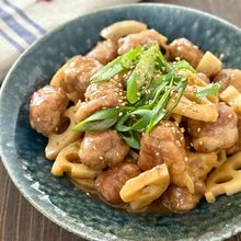 豚こまで満足！《豚こま団子とれんこんの黒酢炒め》