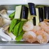 生パスタで海老トマトソースパスタ（もっちり感が良い）の下準備