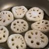 カリッと絶品！蓮根のペッパー揚げ焼き【冷凍蓮根で時短節約】の工程3