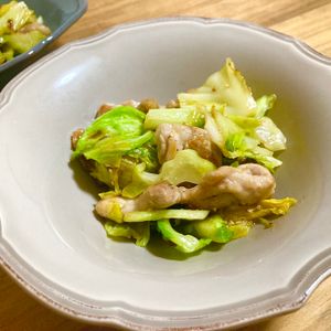 ゆかりの作ってみた!投稿(箸が止まらない！豚こまキャベツの旨だれ炒め)