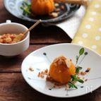 かぼちゃのチーズ茶巾。アーモンド入りクランチかけ。