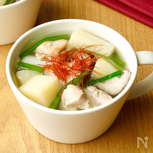 【タッカンマリ風スープ】鶏肉の旨味たっぷり♪