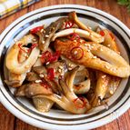5分で爆速副菜♪【ちくわと舞茸のピリ辛きんぴら】