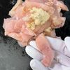 米粉あんで仕上げる鶏むね肉と夏野菜の中華丼の工程1