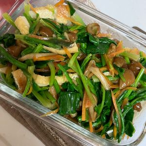 とまっちょ嫁の作ってみた!投稿(箸休めにぴったり。ほうれん草となめこの煮和え)