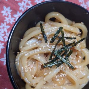 子育て苦手系母の作ってみた!投稿(【ツナ焼きうどん】ツナ缶で激うま簡単うどんレシピ)