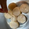 ごま油香る ホタテの塩昆布和えの下準備