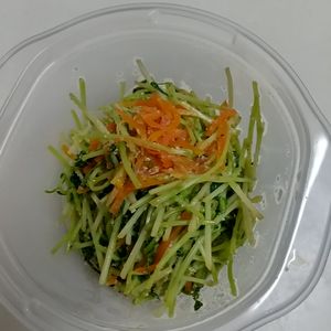 とまっちょ嫁の作ってみた!投稿(［豆苗と人参の胡麻和え］5分でできる！爆速ラクうま副菜)