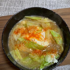 楽ラク手抜キッチン🐶🐾の作ってみた!投稿(【キャベツと煮卵のお味噌汁】野菜の甘みと半熟卵がよく合う！)