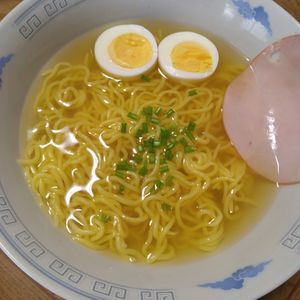 ももの作ってみた!投稿(【あの有名ドーナツ店の汁そば風】やさしすぎる中華そば)