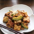 未熟なアボカドと厚揚げの味噌チャンプルー。