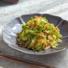 さっぱりなのに旨味がギュッ！桜えびとキャベツのだしサラダ