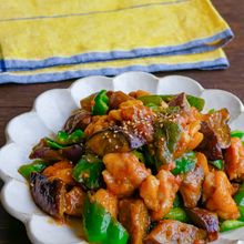 なすとピーマンと鶏肉のコク旨梅味噌炒め