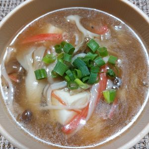 よっこの作ってみた!投稿(【きのこと豆腐のカニカマとろみスープ】簡単ヘルシー♪節約にも)