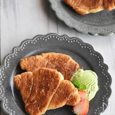 【韓国発スイーツ「クルンジ」】クロワッサンを潰して焼くだけ!