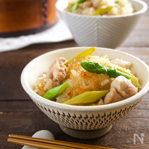 香りも味も楽しめる【アスパラと鶏肉の炊き込みご飯】
