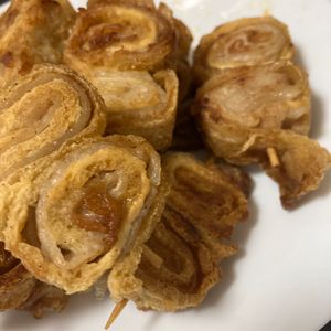 ここあの作ってみた!投稿(重ねて旨味ぎゅっ‼【揚げと豚バラくるくる串】今日のおつまみ)