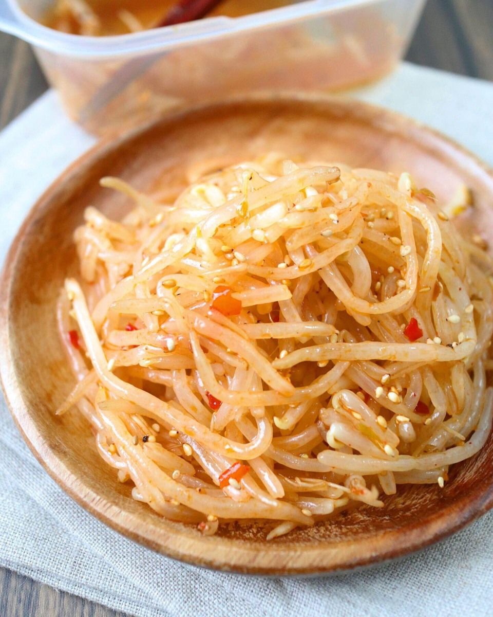 5分で完成！【ピリ辛もやしナムル】もやしだけで簡単副菜 | レシピ