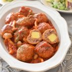 食べてにっこり♪チーズ入りミートボールのトマト煮込み