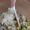 【栄養チャージ】混ぜてにぎるだけ！枝豆と塩昆布のおにぎりの工程1