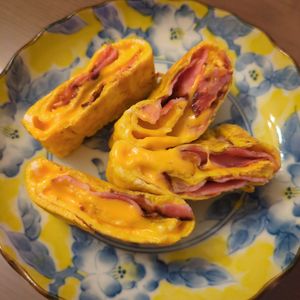 たりおの作ってみた!投稿(ベーコンとチェダチーズの玉子焼き)