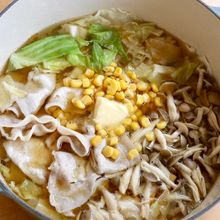 野菜が沢山食べられる！味噌バターコーン鍋