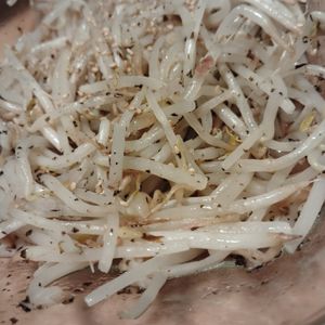 めいちの作ってみた!投稿(５分で完成！もやしのゆかり和え)