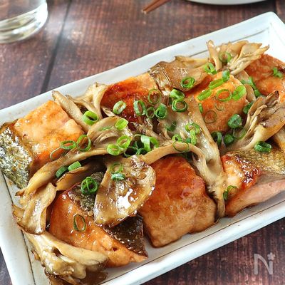 秋香る♡鮭ときのこのにんにくバター醤油炒め