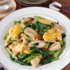 お出汁しみしみおかず♪小松菜とちくわの和風たまご炒め