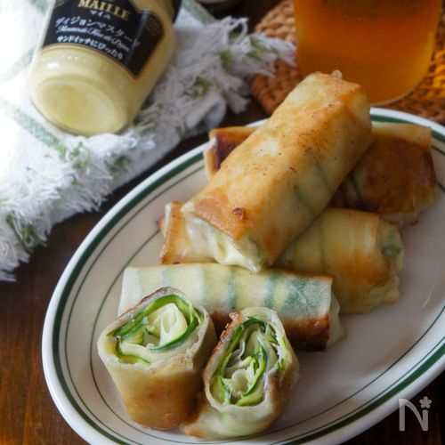 包んで焼くだけ！【ズッキーニのロール春巻き】