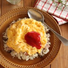 炊飯器で簡単！バターライスのオムライス