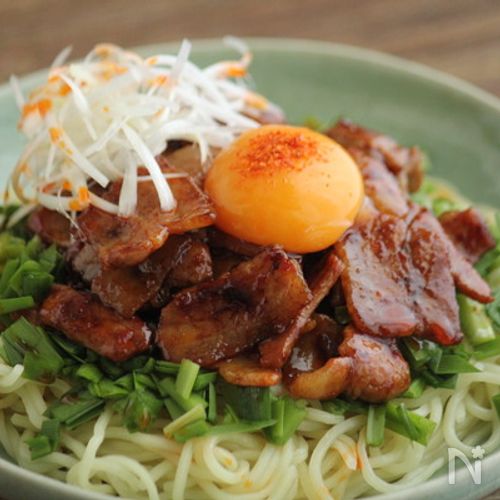 冷やし中華麺で作る!豚バラの冷やしピリ辛和え麺