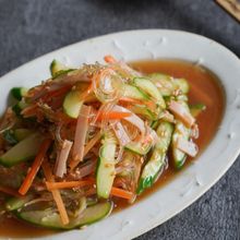 混ぜるだけであの味に♡お惣菜屋さんの春雨サラダ