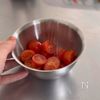トマトとチーズのパスタの下準備