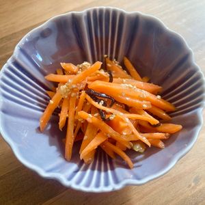 ゆかりの作ってみた!投稿(やみつき♡にんじんの塩昆布ナムル【#ポリ袋 #食材ひとつ】)