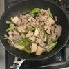 ご飯がすすむ!豚バラと小松菜のとろ旨しょうが炒めの工程2