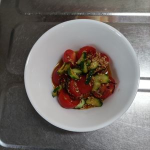 KUMIKOの作ってみた!投稿(食欲そそる♡【トマトときゅうりの甘酢塩こん和え】箸が止まらん)