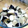 おつまみに最高！【なすの山椒揚げ】の工程1