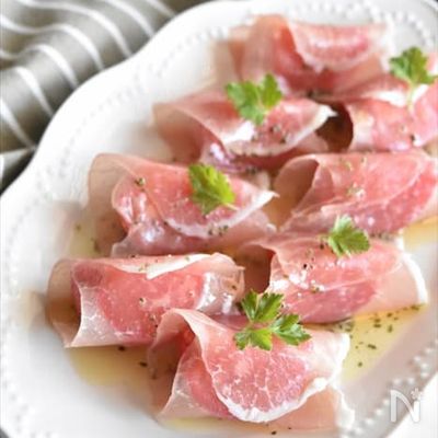 【フルーツトマトの生ハム巻きパセリソース】おつまみにピッタリ