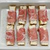 【簡単・節約】ガリバタ醤油でコクうま♡肉巻き厚揚げステーキの工程1