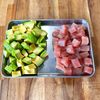 レモンだれのマグロアボカド丼の下準備