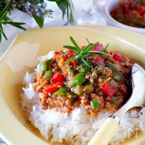 らくレピ】仕上げまでALLレンジ＊簡単かさ増しキーマカレー | レシピ