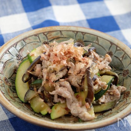 白だしで作る【豚肉と夏野菜の炒め物】