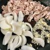 【豚肉と新玉のガーリックトマト炒め煮】調味料2つだけ♪の工程2