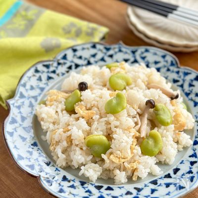 調味料ひとつ♪塩麹で炊くそら豆ごはん