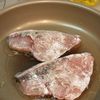 重ねて焼くだけ!ブリのアボカドとトマト ミルフィーユソテーの工程3