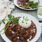 ボリューム満点！ステーキ肉でビーフストロガノフ