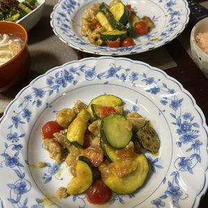 Hikeyの作ってみた!投稿(【鶏ズッキーニのトマトカレー炒め】夏野菜×スパイシー♪)