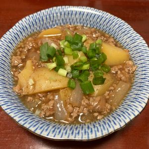 りんごの作ってみた!投稿(新じゃがと新玉ねぎのそぼろ煮)